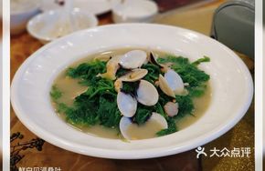 Steamed White Clams with Mulberry Leaves
