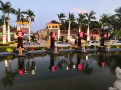 -亚龙湾亚泰商业街