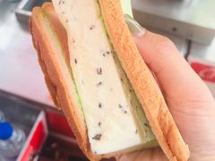 -詹爷爷乌节路街头冰淇淋