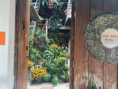 -Cuc Gach Quan Restaurant