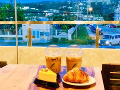 牛角包-Cha Café and Bistro