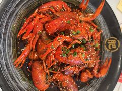 -肥肥虾庄·金牌油焖大虾(汉口城市广场店)