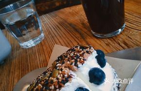 Crimson Blueberry Bagel