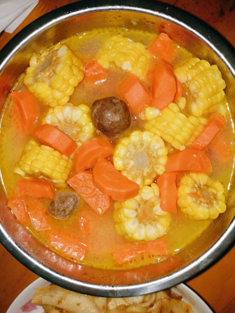 营养又清甜的秋季食谱——胡萝卜玉米肉丸汤