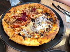 白酱三文鱼梅干菜双拼披萨-O'mills Sourdough Bakery&Bistro(永嘉路店)