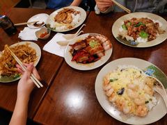 滑蛋虾仁盖饭-桃苑烧腊饭店