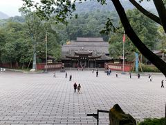 -峨眉山报国寺