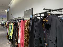 -URBAN REVIVO(高德置地广场·春广场店)