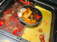 -老牌坊云南鱼豆花火锅(哈西万达店)
