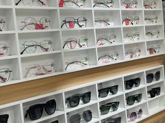 -诺柯视眼镜-蔡司依视路官方工厂店(淞南一店)
