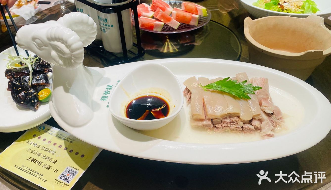 据说每个鱼头来自于千岛湖，都有追溯码！