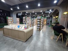 -曹家渡街道图书馆