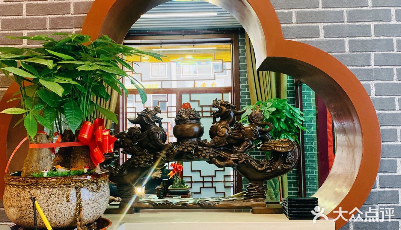 朋友今年想给家人订一桌不一样的年夜饭，他说有一家新开