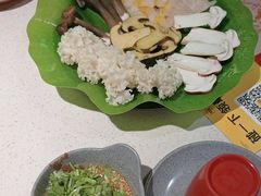 -钢管厂五区小郡肝串串香火锅(梅川路店)