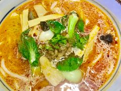 -蒙自源过桥米线(红谷滩万达店)