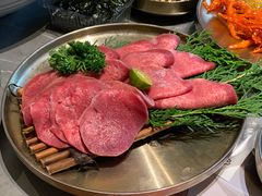 -草家酱蟹炭火烤肉店(珲春南路一店)