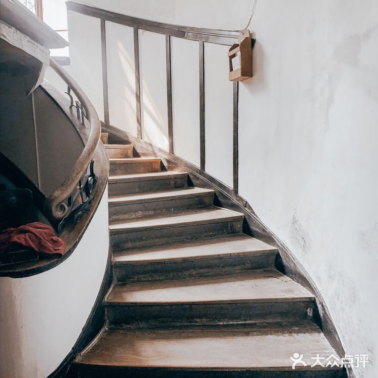 隐藏长乐路老建筑里🏠鲜为人知🌀旋转楼梯