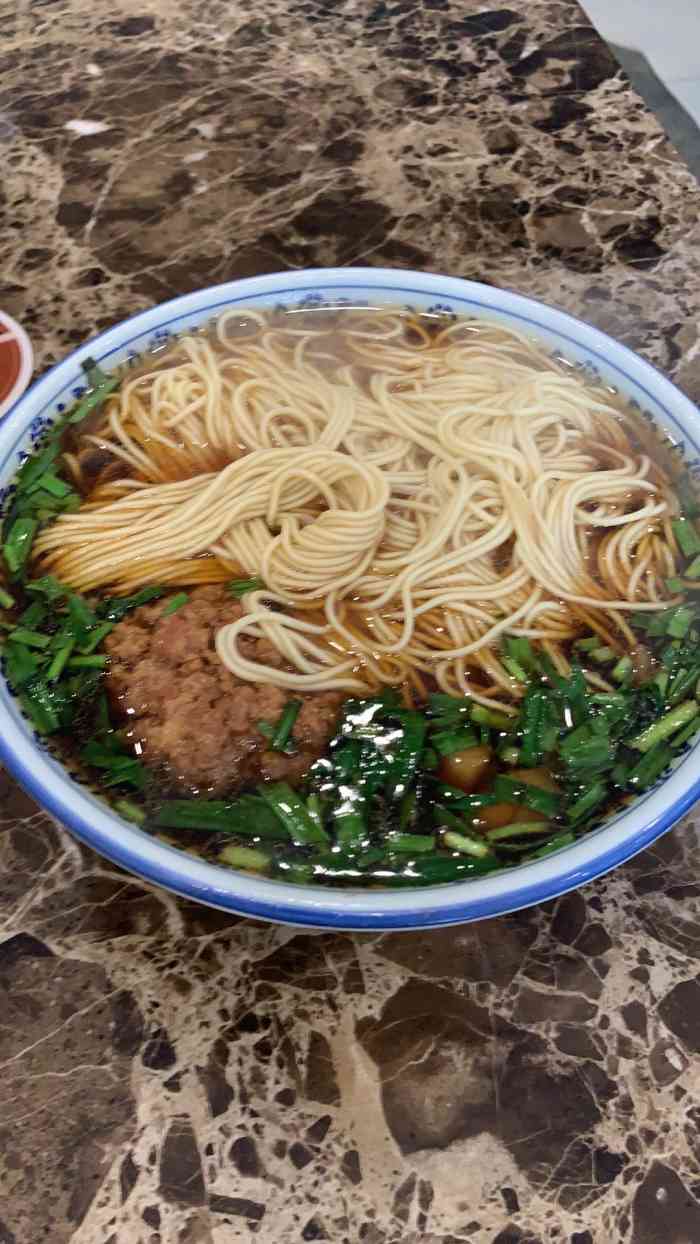 小冯面馆(长江路店)-"对面就是长江,吃完可以来遛弯～妹子推荐的.