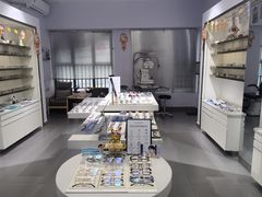 -视野联行眼镜•蔡司•依视路(温江店)
