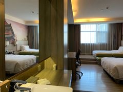 -西安大雁塔科技大学地铁站亚朵酒店