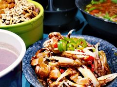 独家腌制蟹钳-八月美食小馆(银泰城总店)