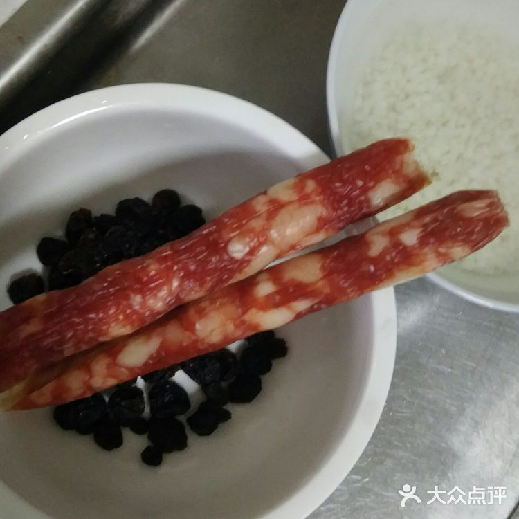 营养丰富儿童餐之广式腊肠糯米饭