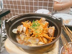 -何妹湿辣牛肉·粤式烧烤砂煲(桂雅路店)
