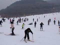 -济南卧虎山滑雪场