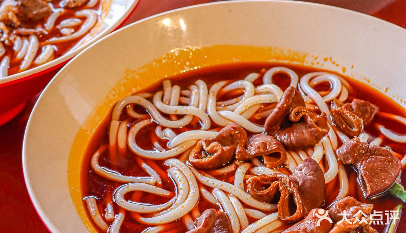 朋友是长沙人，和我一直吹捧湖南米粉比广西粉好吃