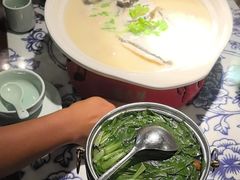-卢大鲜鱼头捞饭(美利广场店)