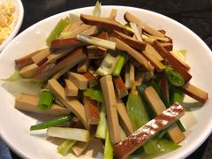 大葱拌豆腐干-晚归月亮湾私家菜(临邑路店)