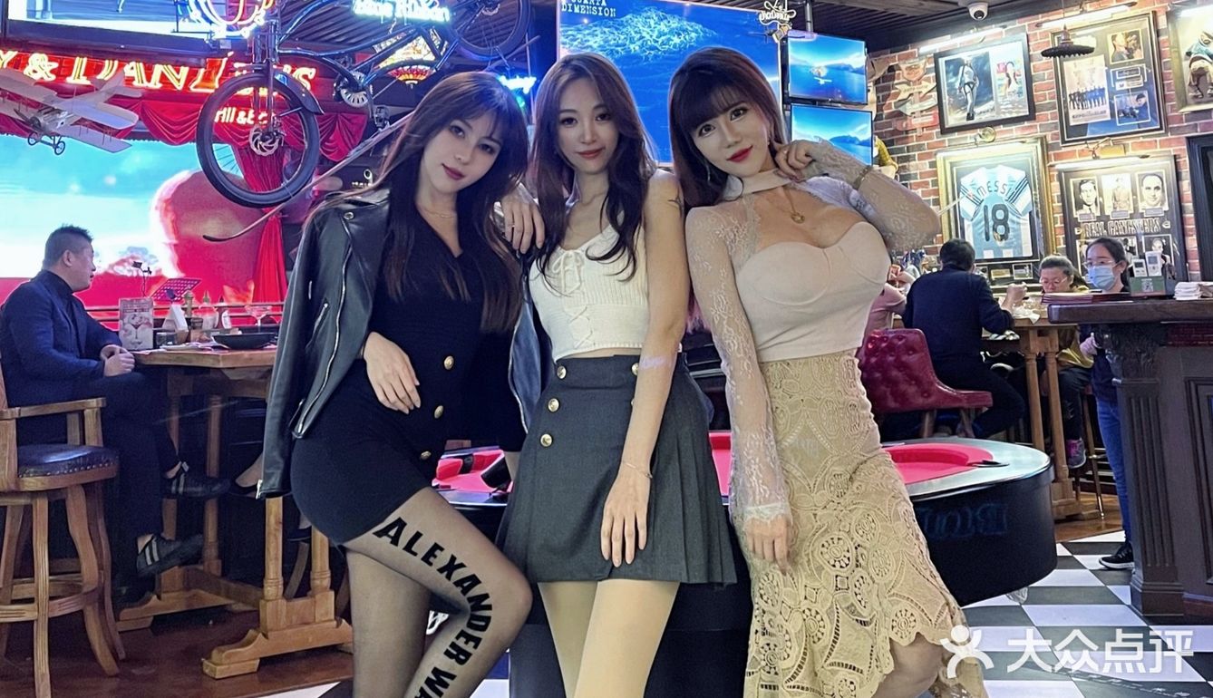 你看那签名球衣和签名黑胶唱片