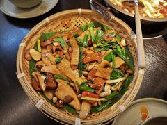 -叶芭蕉·铜锅酸汤牛肉(高铁吾悦店)