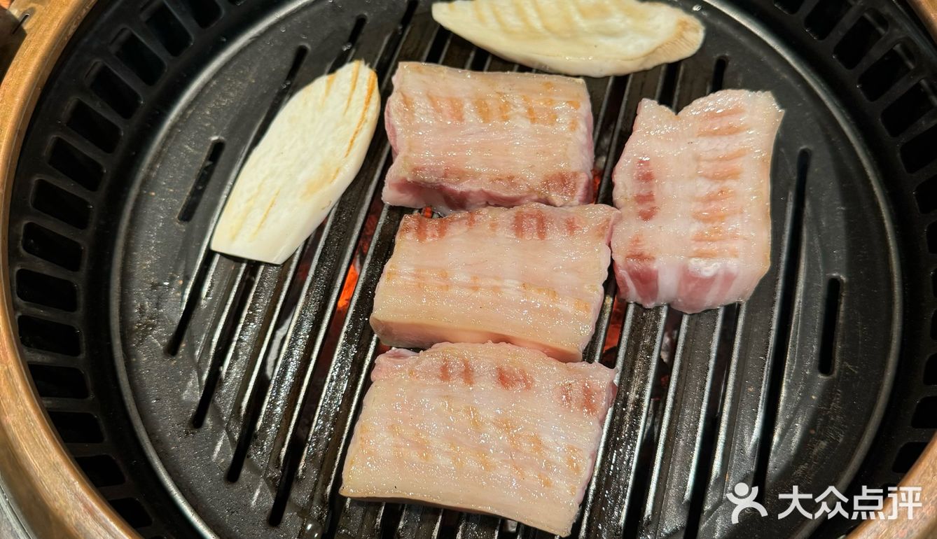 大概是杭州蕞好吃的烤肉了！！！生菜小食无限续