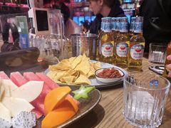 -FOUR PLAY BAR