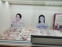-翰佐蔡司小乐圆·依视路星趣控·暴龙眼镜折扣店