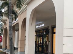 -TommyHilfiger(惠隆贵安奥特莱斯店)