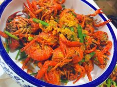 -虾弄弄海派小龙虾·牛羊蝎子火锅