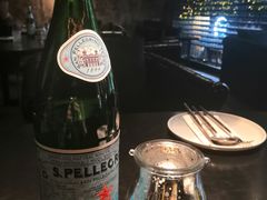 好大瓶的气泡水-C&R西班牙餐厅
