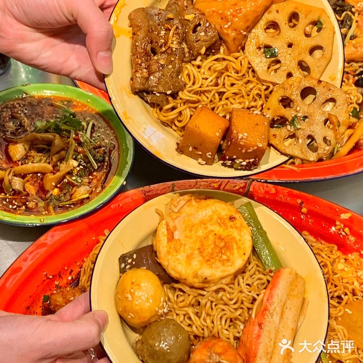 每次在小上刷到这种盘盘麻辣烫都要流口水 现在这个盘盘