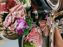 -围炉肉舍•炭烤活鳗•丹东海鲜烤肉(步行街店)