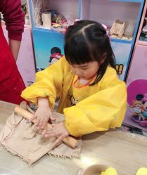 -泥娃娃DIY陶吧(易生活购物公园店)