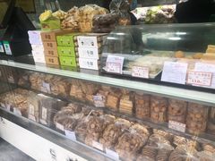 面包甜点陈列柜-闻酥园(水碾河路店)