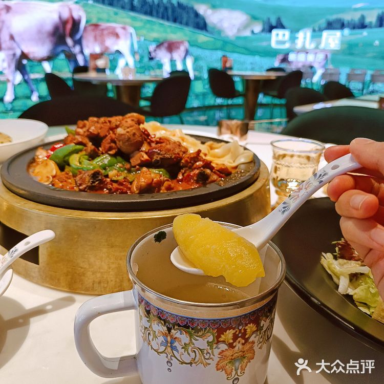 本碳水胃表示一份手工拉面不够吃！大盘鸡鸡肉可以少一点[抱拳]