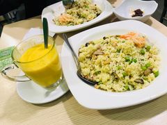 三色磨菇鸡柳炒饭套餐-佰搭果·广式茶餐厅(西华路店)