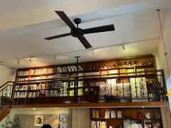 -彳亍咖啡·这里(水湾路店)