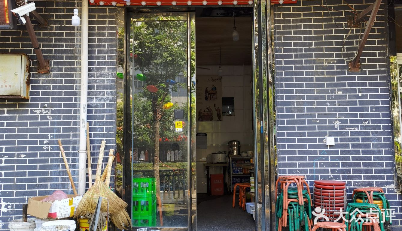 洛阳街头早餐，尝试一下北方馄饨和烫面角