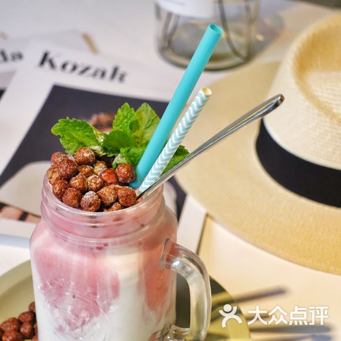 红丝绒巧克力椰香奶昔