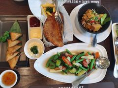 -Chom Cafe and Restaurant