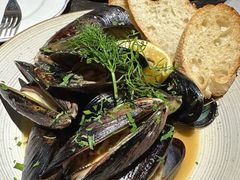法式青口贝配黄油葡萄酒汁-LESCEDARS Brasserie Bistro香柏树